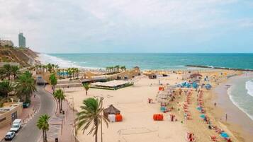 32-inch plasma TV with cable channels, TV