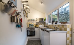 Private kitchen - Shell Cottage 2 Bedroom Holiday (Tenby)