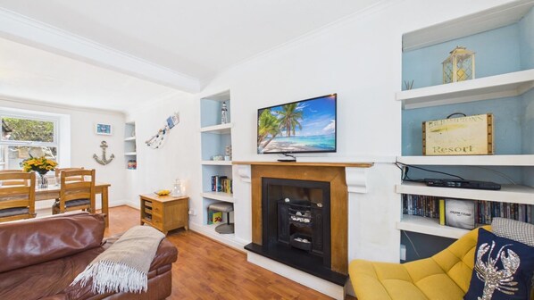 Cottage (2 Bedrooms) | Front of property