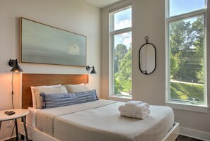 3 slaapkamers, een strijkplank/strijkijzer, wifi, beddengoed