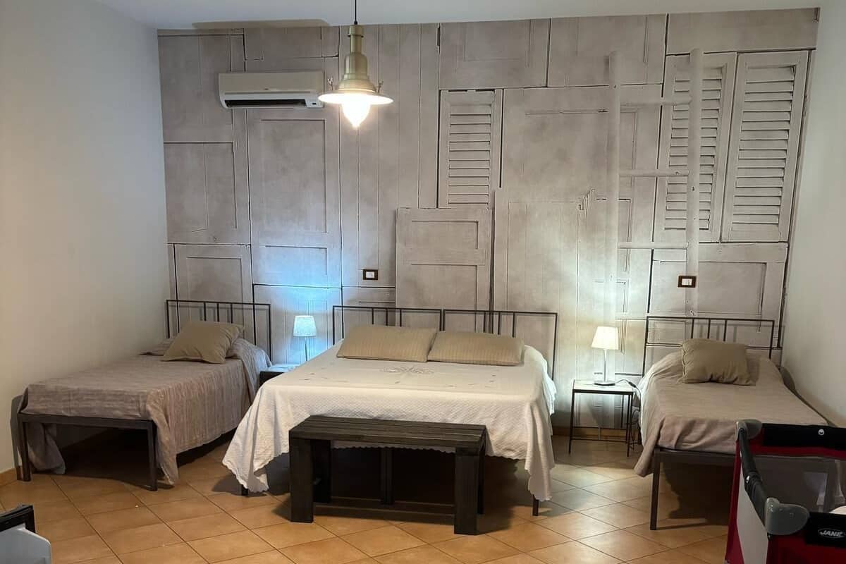 Camera Quadrupla Esclusiva | Bedden met traagschuimmatras, een minibar, een bureau
