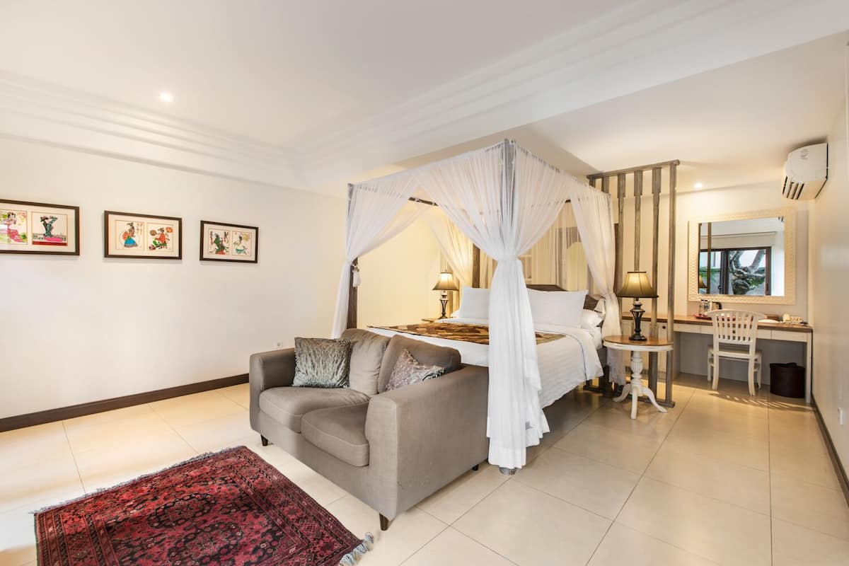 Standard Double or Twin Room | Minibar, in-room safe, desk, iron/ironing board