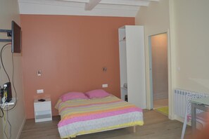 1 bedroom, free WiFi, bed sheets, wheelchair access - CITY CENTER APARTMENT (Saint-Amand-les-Eaux)
