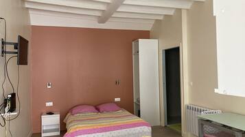 1 bedroom, free WiFi, bed sheets