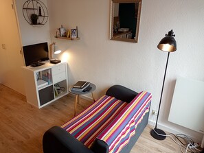 Fernseher, Bücher, Stereoanlage
