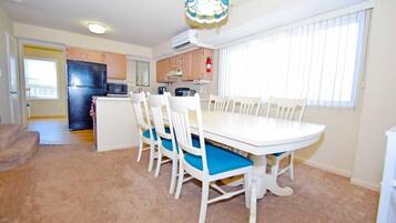 Townhome, 4 Bedrooms | Dining