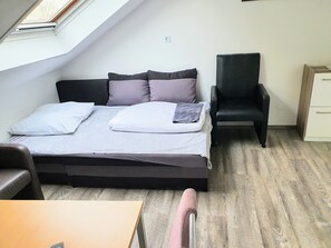 1 bedroom, desk, iron/ironing board, WiFi - FMi110 next to Airport (Rüsselsheim)