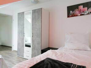 1 bedroom, desk, iron/ironing board, WiFi - FMi110 next to Airport (Rüsselsheim)
