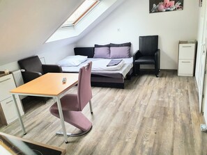 1 bedroom, desk, iron/ironing board, WiFi