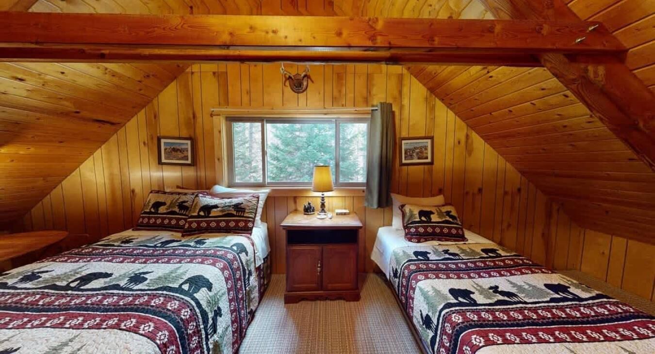 3 bedrooms, iron/ironing board, WiFi (free), bed sheets