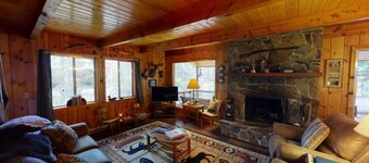 34 MI to YNP | Waterfront Access | Cozy Retreat