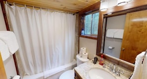Ensemble douche/baignoire, sèche-cheveux, serviettes fournies