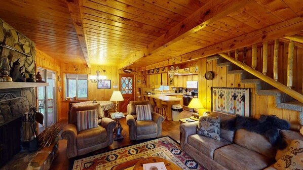 Smart TV, fireplace, DVD player, offices
