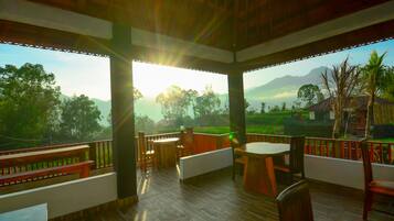 Frokost, lunsj og middag serveres