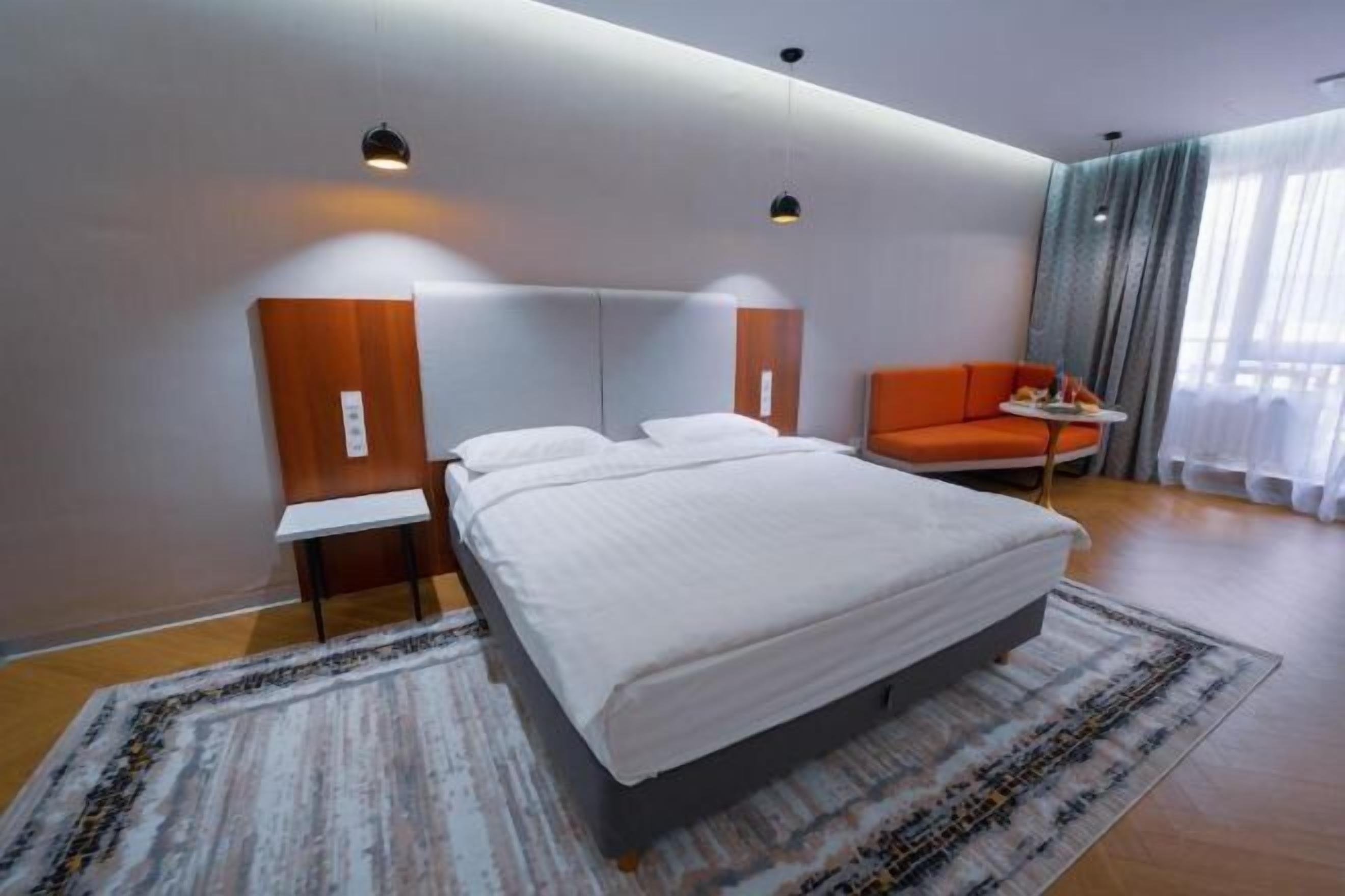 Hypo-allergenic bedding, minibar, in-room safe, blackout drapes