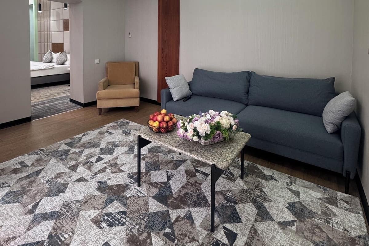 Habitación junior | Ropa de cama hipoalergénica y minibar