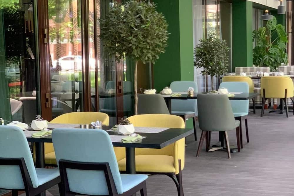Kazzhol Park Hotel