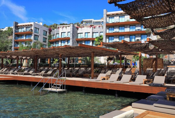 Private beach, free beach cabanas, sun-loungers, beach umbrellas - Mare Deluxe Residences & Villas (Bodrum)