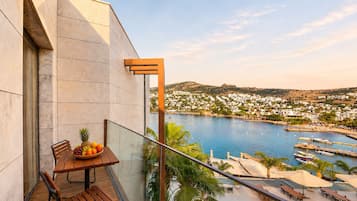 Deluxe Suites, Sea View | Terraza o patio