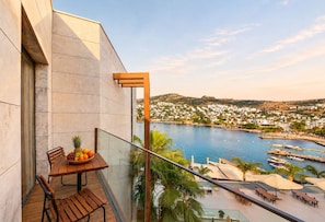Deluxe Suites, Sea View | Terrace/patio