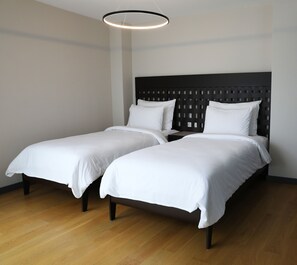 King Suites Sea | Ropa de cama de alta calidad y caja de seguridad en la habitación