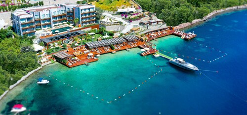 Mare Deluxe Residences & Villas