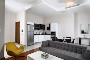 Executive Suites, Sea View | Ropa de cama de alta calidad y caja de seguridad en la habitación 