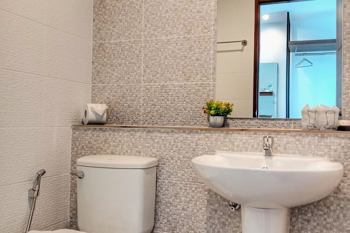 shower, rainfall showerhead, designer toiletries, hair dryer