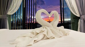 Basic Double Room | Desk, free WiFi - Louis' Runway View Hotel (Mai Khao)
