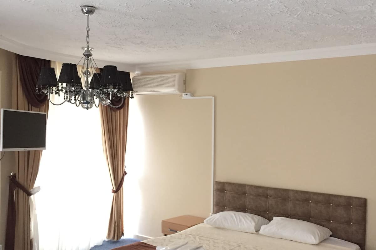 1 bedroom, desk, bed sheets