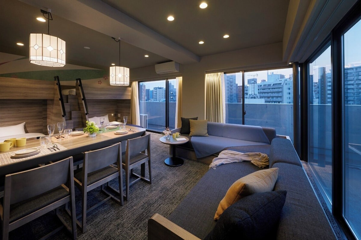 Blackout curtains, free WiFi, bed sheets