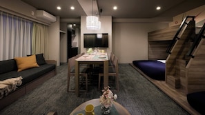 Deluxe 5Bed | Private kitchen | Full-sized fridge, microwave, stovetop, electric kettle