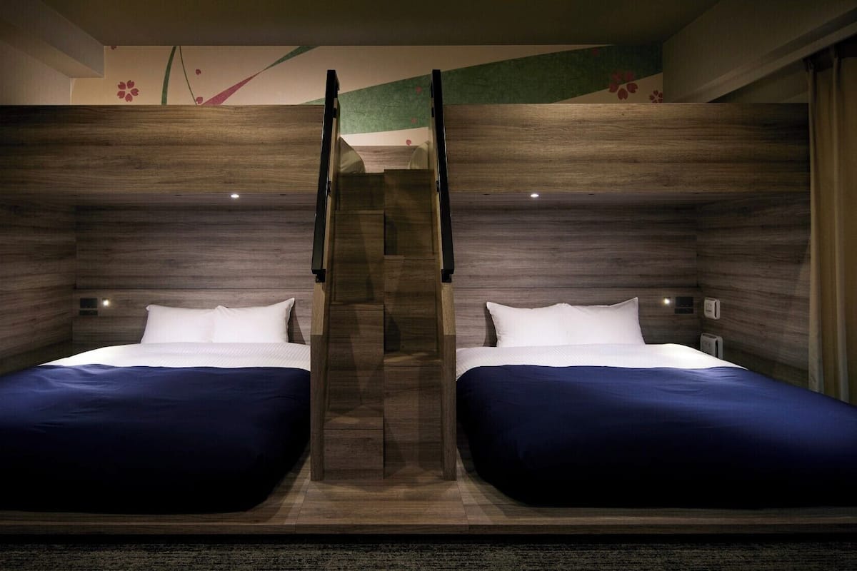 Deluxe 5Bed | Blackout curtains, free WiFi, bed sheets