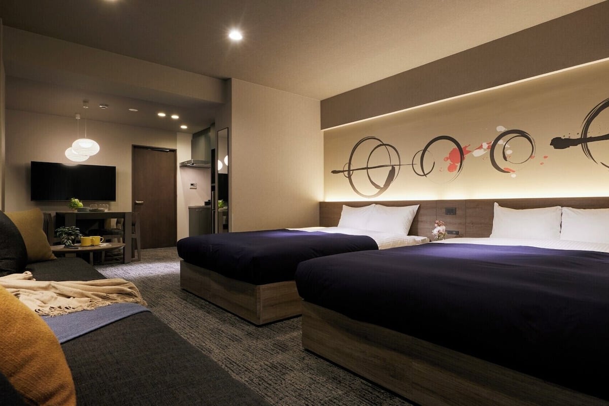 Superior 4Bed | Blackout curtains, free WiFi, bed sheets