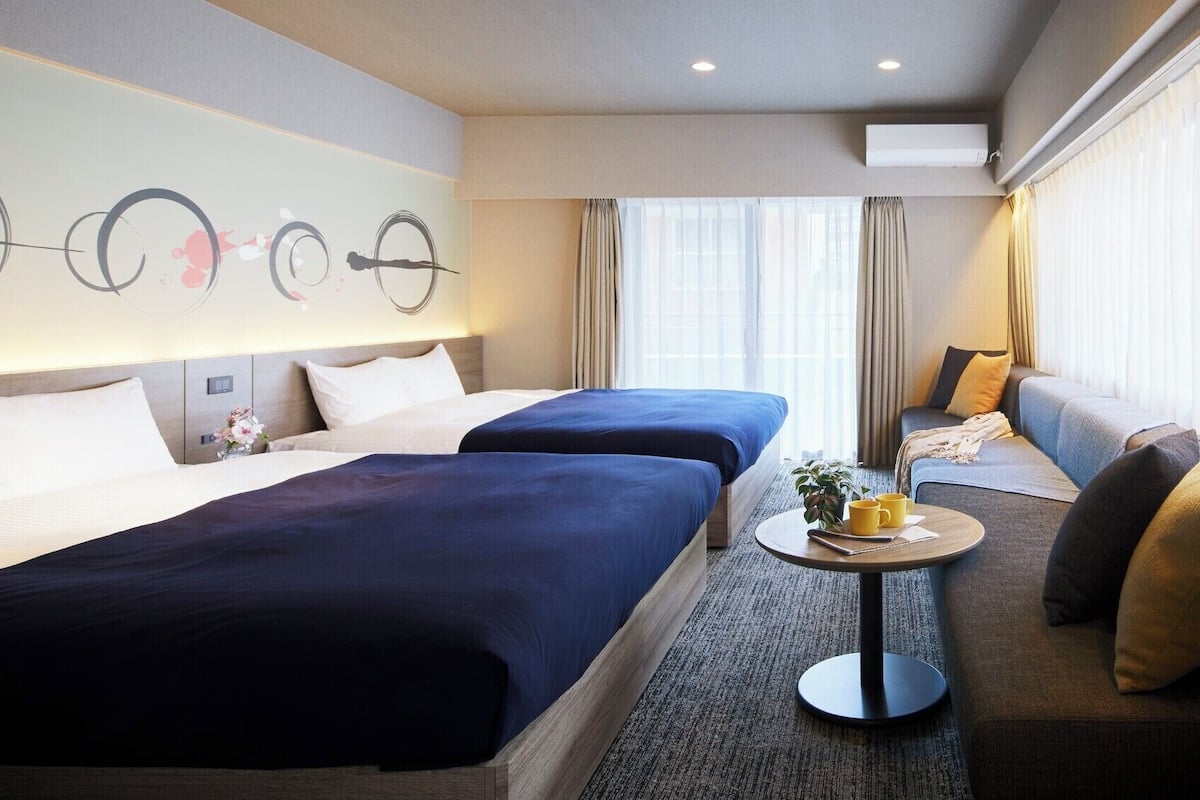 Blackout curtains, free WiFi, bed sheets