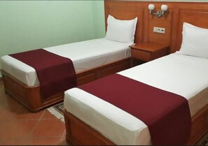Apartment | Desk, blackout curtains, soundproofing, iron/ironing board - Sary's Hotel (M'diq)
