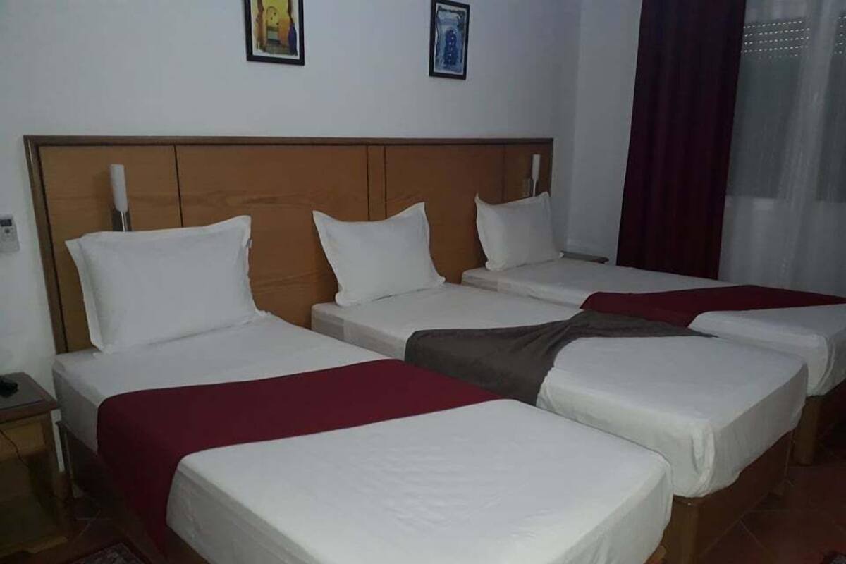 Dreibettzimmer | Schreibtisch, Verdunkelungsvorhänge, schallisolierte Zimmer