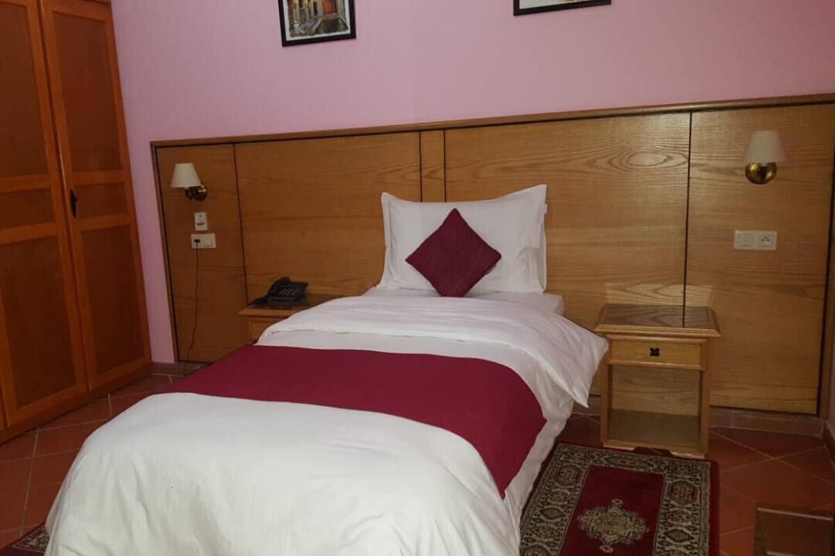 Basic Single Room | Desk, blackout drapes, soundproofing, iron/ironing board (on request)