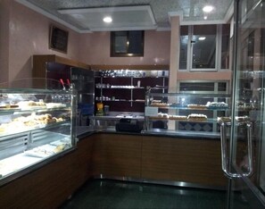 Daily continental breakfast for a fee - Sary's Hotel (M'diq)