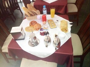 Petit déjeuner continental servi tous les jours en supplément