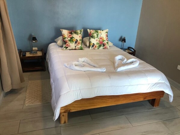 3 bedrooms, desk, iron/ironing board, travel cot
