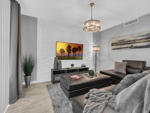 Flat-screen TV - 2 Bedrooms / 2 Bathrooms / Storey Lake (3120-106 PC) (Kissimmee)