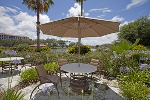 Outdoor dining - 5★ Resort-Style Retreat, Sunset Cruises, Boat/Jetski Rentals, Beach & Dolphins  (Palm Coast)