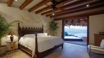 Habitación, vista al océano, junto a la montaña | Ropa de cama de alta calidad y decoración personalizada