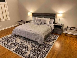 4 chambres, fer et planche à repasser, lit de bébé portatif