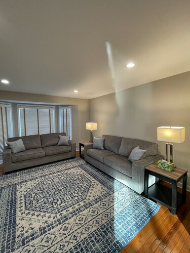 Modern, Spacious, & Convenient 4 BR/3.5 BA Home minutes from golf & shopping