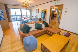 AMP FLAT Ogokuso 3B | Living area | Flat-screen TV - AMP FLAT Ogokusou (Fukuoka)