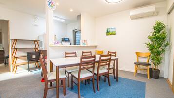 Kamar (AMP FLAT Itoshima) | Makan di kamar