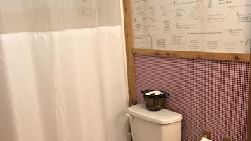 Family Cabin | Bathroom | Combined shower/tub, hair dryer, towels