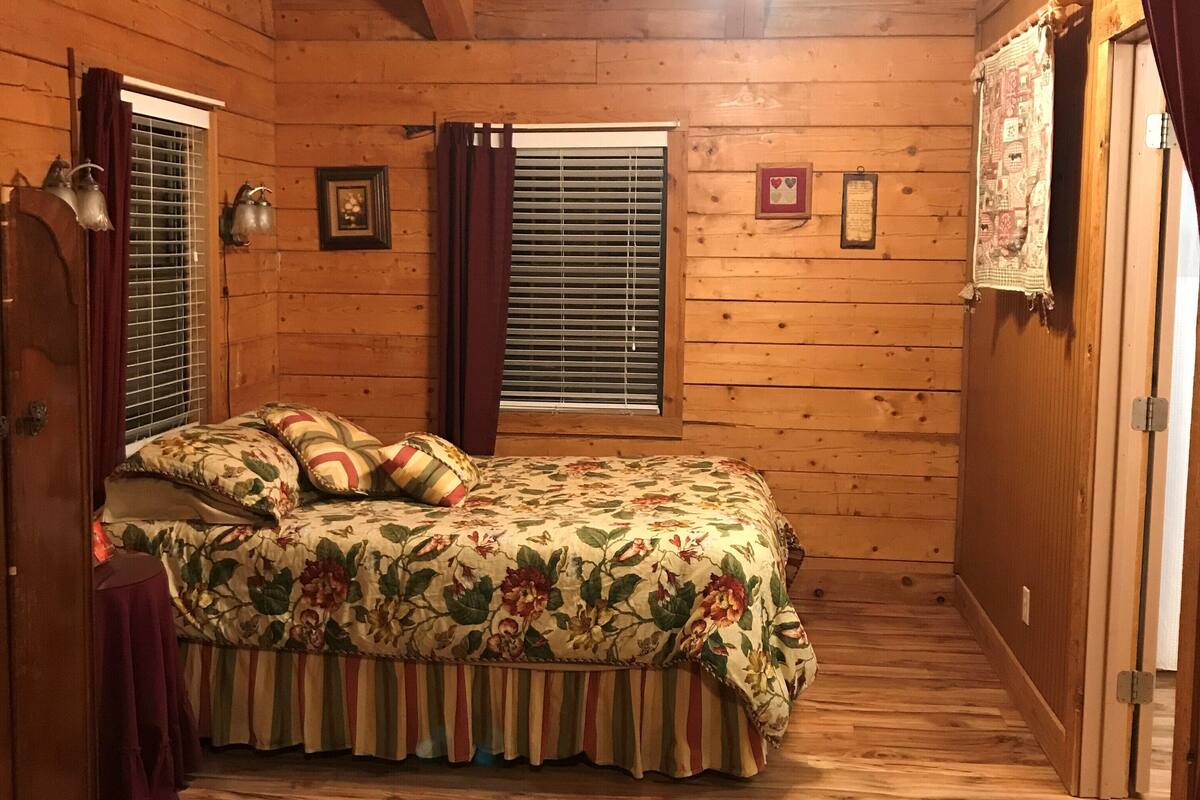 Family Cabin | Pillowtop beds, soundproofing, WiFi (free), individually decorated